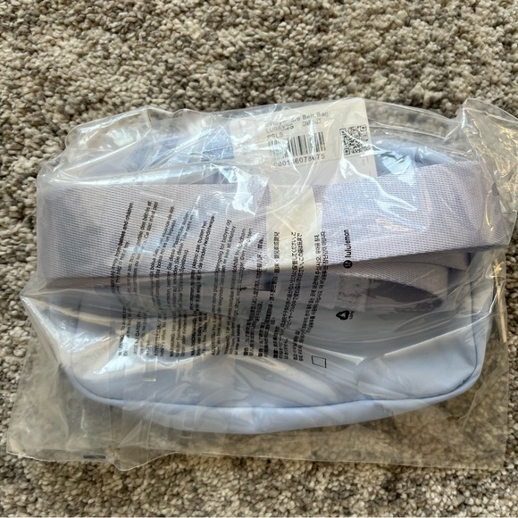 NWT LULULEMON Everywhere Belt Bag - Picture 3 of 3